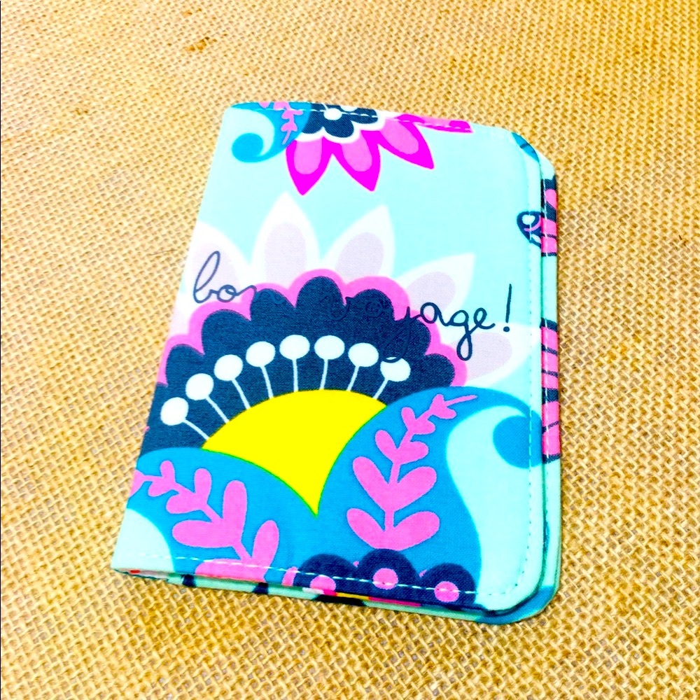 Vera Bradley - NWOT Passport Cover